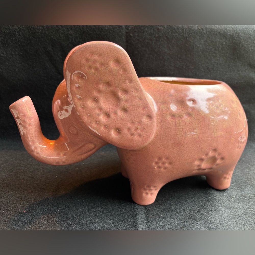 Pink Elephant Ceramic Flower Pot preowned in good condition